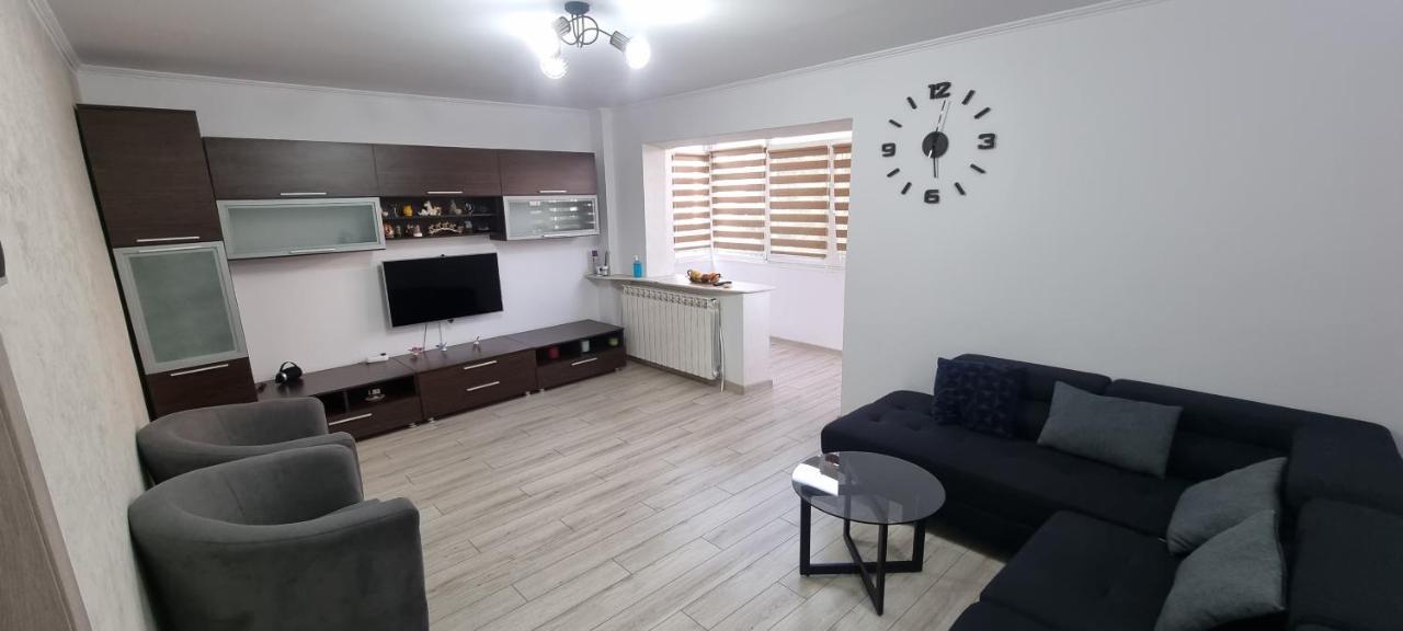 Ilona Apartament 3 Camere Ramnicu Valcea Exterior photo