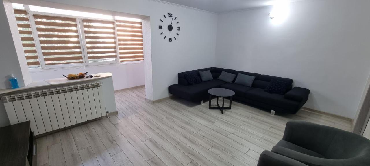 Ilona Apartament 3 Camere Ramnicu Valcea Exterior photo